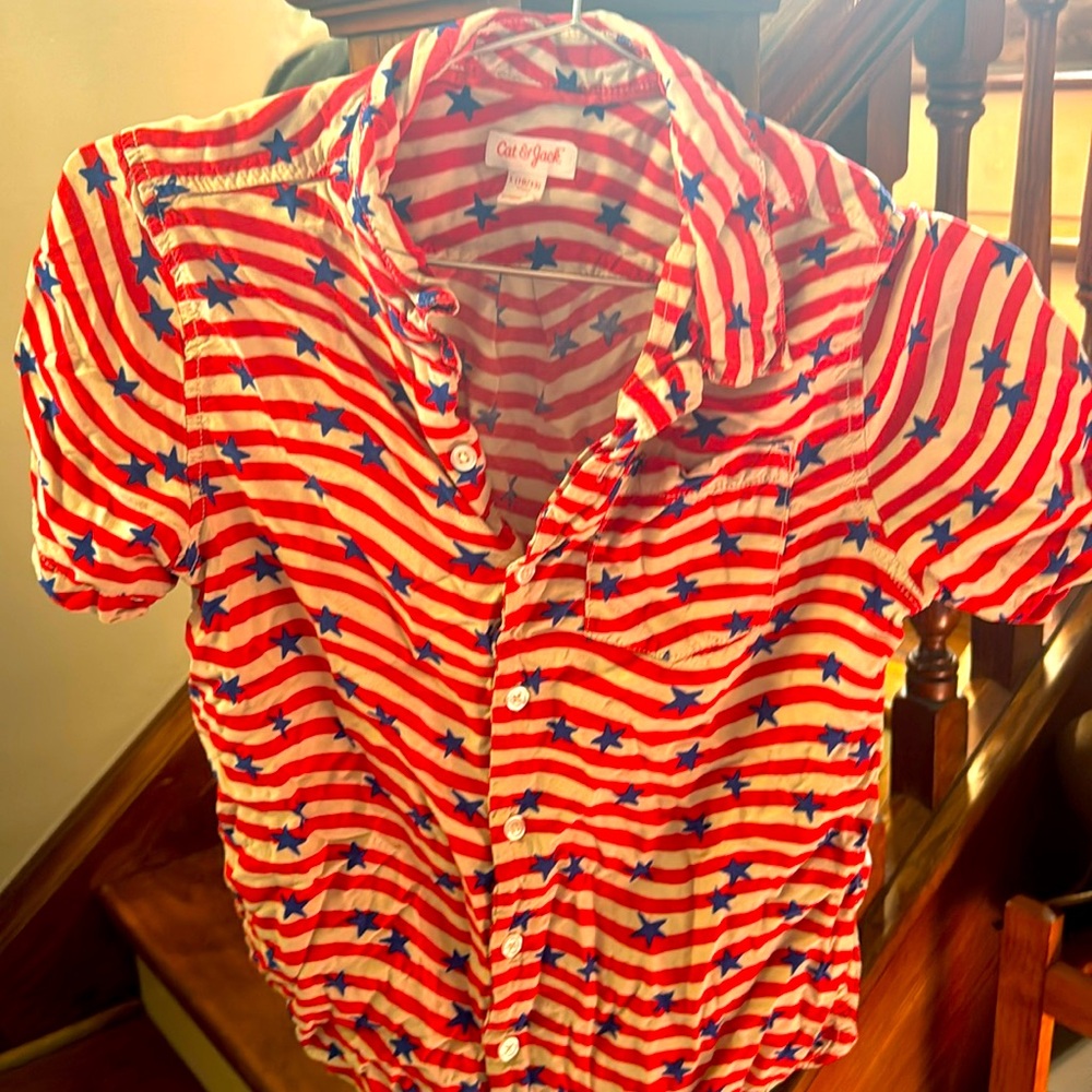 Kids American flag short sleeve button up shirt. Size L 10/12